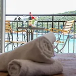 Duje Apartments Milna