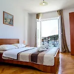 Duje Apartments Milna