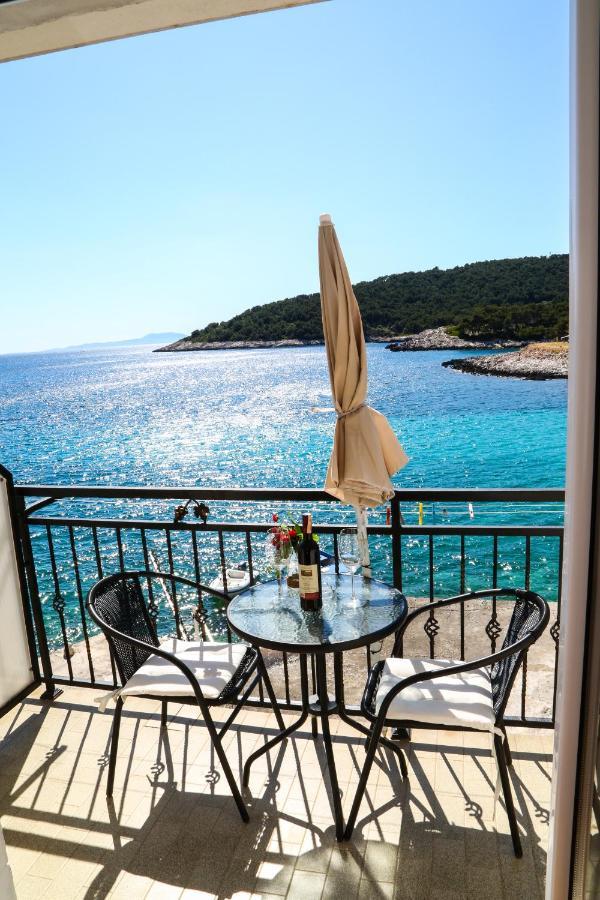 Duje Milna Milna (Hvar)