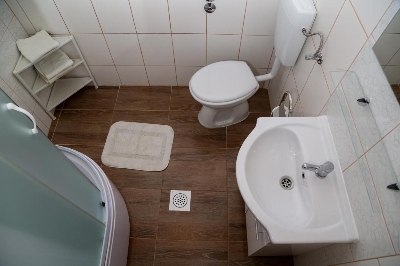 Duje Milna Guest house *