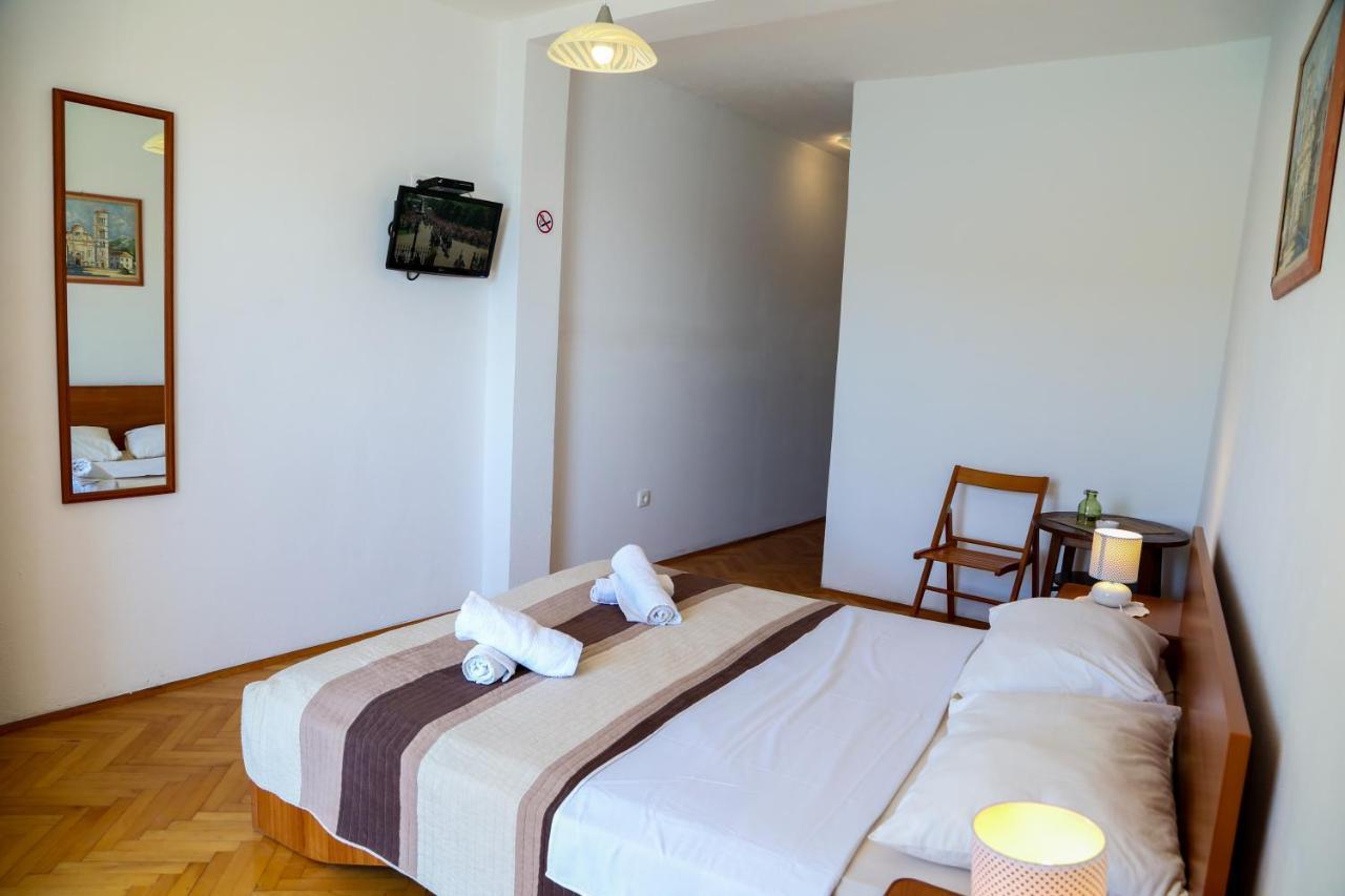Duje Milna Guest house *